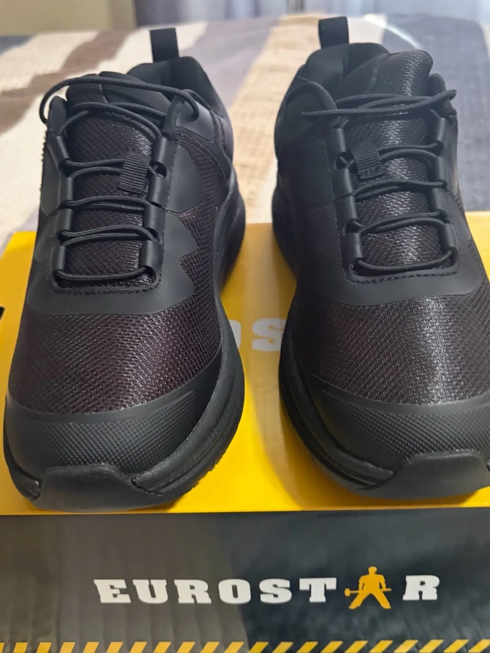 Men's Black Athletic Sneakers with Streamlined Design